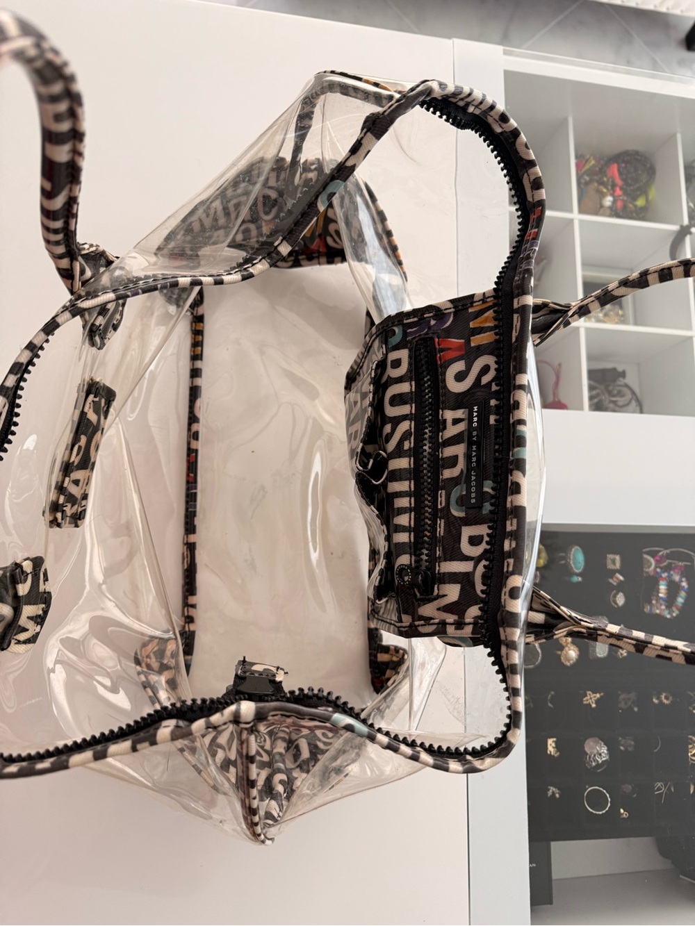 Marc by Marc Jacobs Clear Tote with Black Logo-Print Pouch - Picture 3 of 6